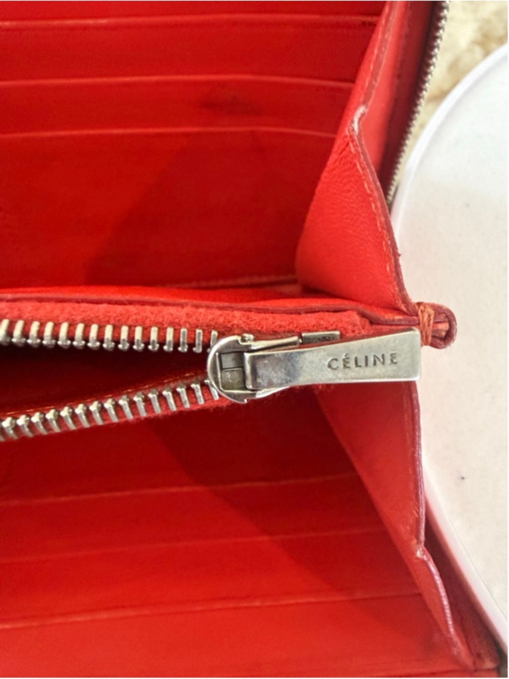 Celine authenticated Beige Red Leather Wallet Zippy style. Added chain. Good - Picture 10 of 12